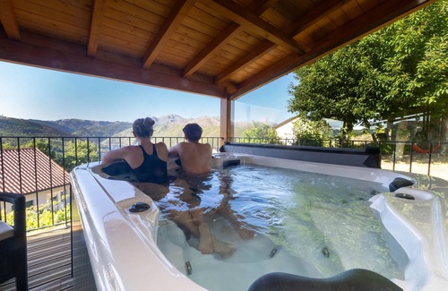 Lindoso House | Assento Gerês | Grand Eco-Retreat - jacuzzi views