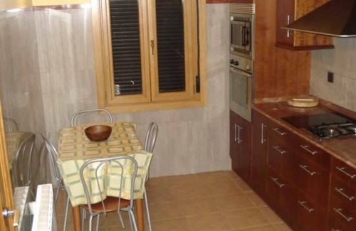 Montcortes Cottage | Astasia House, in a quiet location.