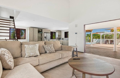 Jan Thiel Villa | "Asterias" 5 Bdrm Villa w/private Pool and loft!