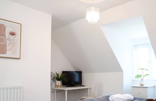 Thorpe Satchville House | Astley House - large home sleeps 8