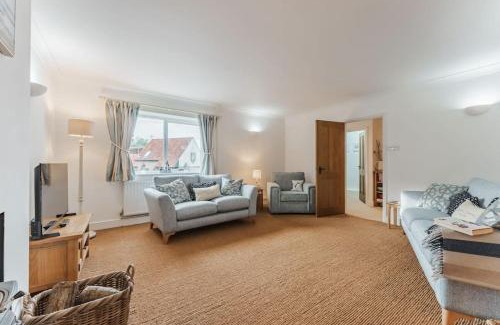 Holt House | Astley House - Norfolk Cottage Agency