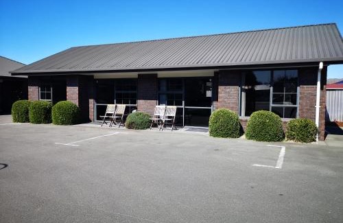 Blenheim Hotel | Aston Court Motel