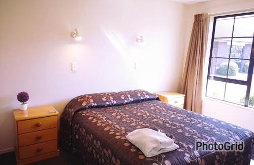 Blenheim Hotel | Aston Court Motel