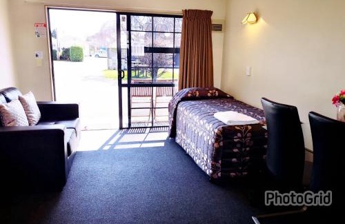 Blenheim Hotel | Aston Court Motel