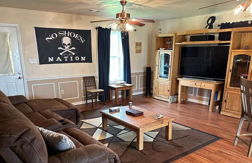 Gordonville House | Aston's Lake Texoma Resort