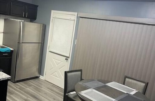 Sauk Village House | Astonishing 4 bdrm home 30 min to Dwntwn!