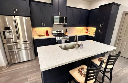 Spring Branch West House | Astonishing Cozy Pet Friendly - City Center, Memorial, Energy Corridor with Yard