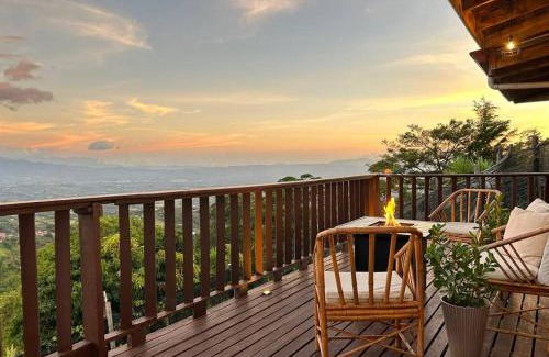 Bolivar House | Astonishing view at Poás Volcano slopes: Casa Lili