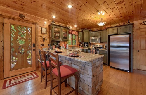 Gatlinburg - Pigeon Forge Cabin | ASTONISHING VIEWS! Posh Dream Cabin! Perfect Location~5 Min to Town! Bear haven!