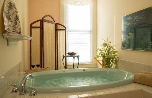 Green Bay Bed & Breakfast | Astor House