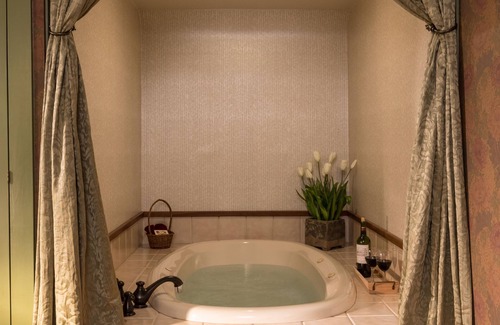 Green Bay Bed & Breakfast | Astor House