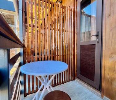 Bosteri House | Astor