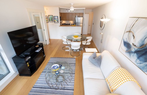 Inner Harbour Condo | Astoria Appeal- Ultimate Urban Experience by Victoria Prime!