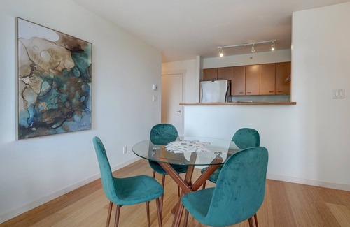 Downtown Victoria Condo | Astoria Escape - Bright condo with work desk by Victoria Prime!