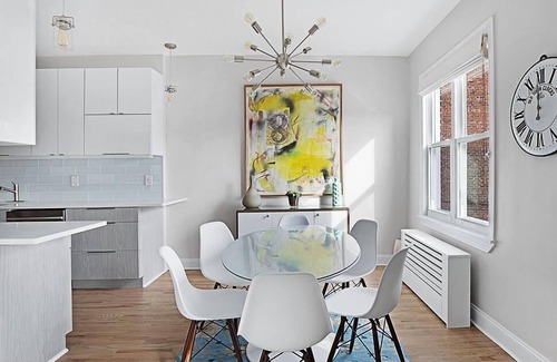 Queens Apartment | Astoria Place by Rove Travel | Renovated Apartment