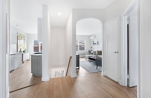 Queens Apartment | Astoria Place by Rove Travel | Renovated Apartment