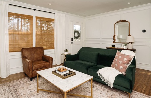 Matthews House | AstoriaHaus Walking Distance to DT Matthews