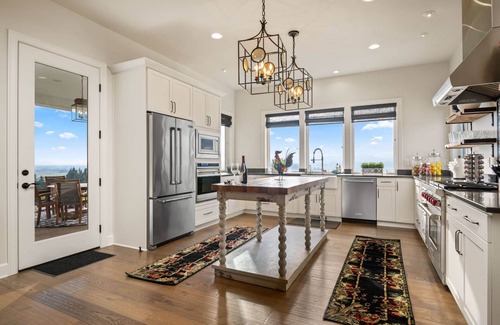 Yamhill House | Astounding Panoramic Vineyard and Valley Views, 3 Bedrooms w/En-Suite Baths, Bocce Ball, Fire-Pit