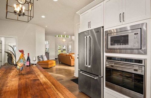 Yamhill House | Astounding Panoramic Vineyard and Valley Views, 3 Bedrooms w/En-Suite Baths, Bocce Ball, Fire-Pit