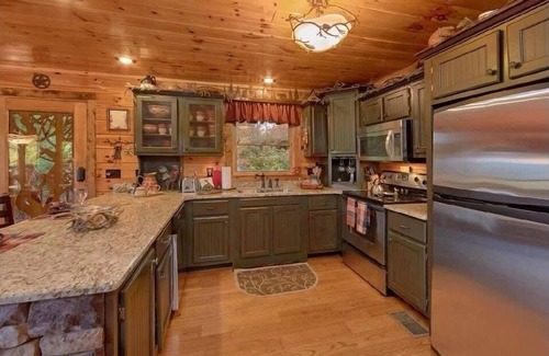 Gatlinburg - Pigeon Forge Cabin | ASTOUNDING VIEWS in your Backyard! Luxe Log Cabin Experience! Perfect Location!