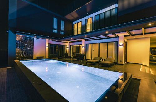 Nong Prue Villa | Astro Luxury: Ultra Luxury 4 Beds Pool Villa
