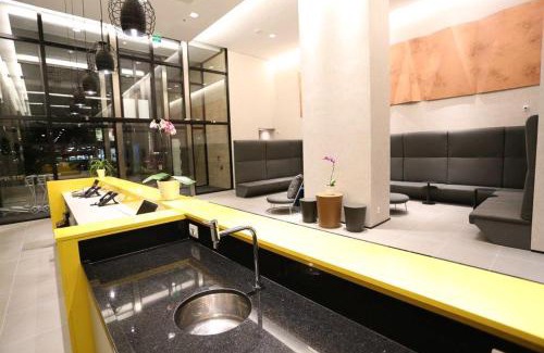 Caminho das Arvores Hotel | Astron Suítes Mondial Salvador by Nobile