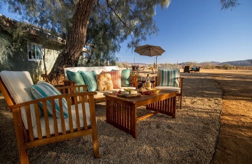 Wonder Valley House | Astrotourism - 5 Acre Fenced - Pool & Jacuzzi