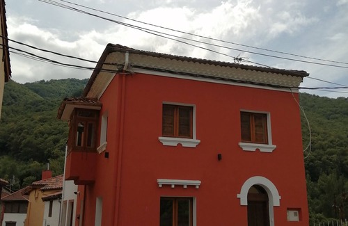 El Pino Cottage | Asturian rural house in a natural environment 15 minutes from the ski resort.