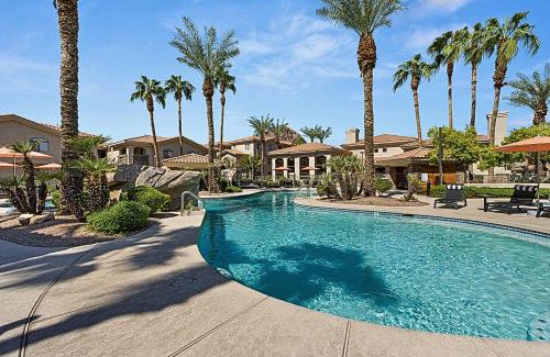 Tempe Apartment | Asu Getaway - Family Fun- King Beds- Self Check-In- Pool 2041