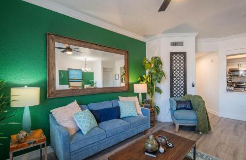 Tempe Apartment | Asu Getaway - Family Fun- King Beds- Self Check-In- Pool 2041
