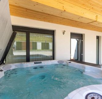 Legyesbenye Villa | Aszúvilág Rezidencia with Sauna & Jacuzzi