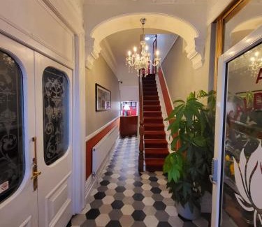 Douglas Promenade House | At Caledonia
