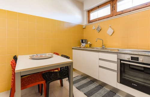 Fertilia Apartment | At Dario's house: a stone's throw from the sea with parking space