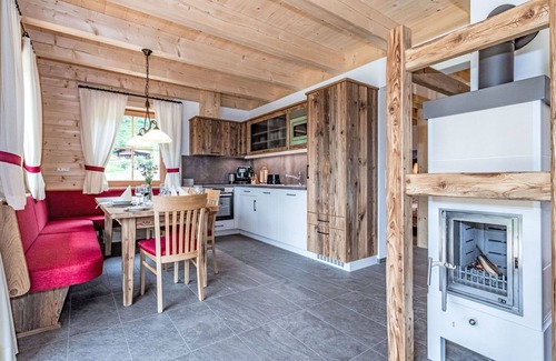Heiligenblut House | Beautiful apartment in villa for 6 guests with WIFI, TV, terrace, pets allowed and parking