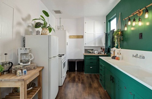 Hermosa Beach Apartment | At Hermosa Ave and Pier Ave- C