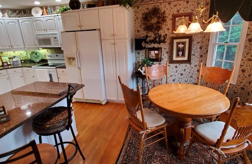 Morganton House | At home by the lake, enjoy nature and experience peace
