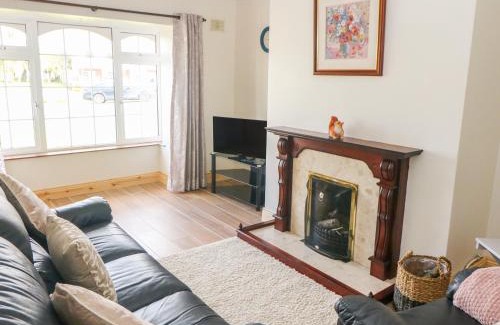 Newcastle West House | At Home in Oak Park