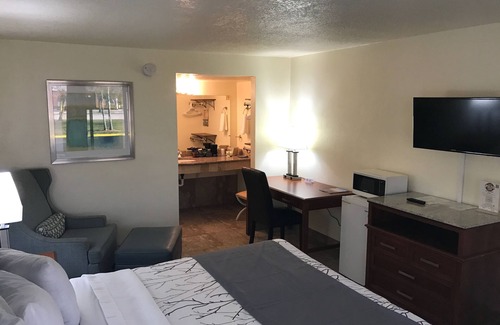 Fort Pierce Hotel | At Home Inn