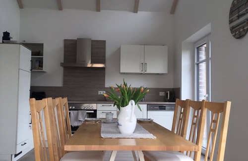Belau House | At home on Lake Belauer