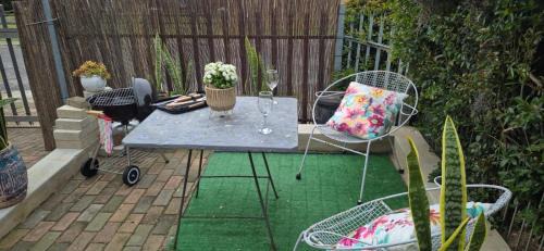 Jeffreys Bay Apartment | At lilac, Jeffreys Bay, cottage for 2