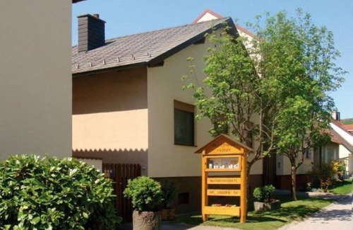 Eisenstadt Apartment | Double room with shower, WC - Filbert guest room