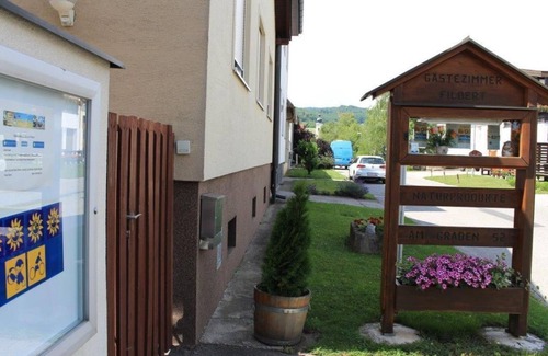 Eisenstadt Apartment | Double room with shower, WC - Filbert guest room