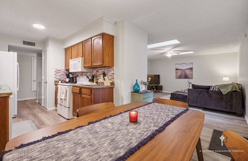 Grand Prairie House | AT&T, Globe Life, Six Flags - Updated Comfy Home