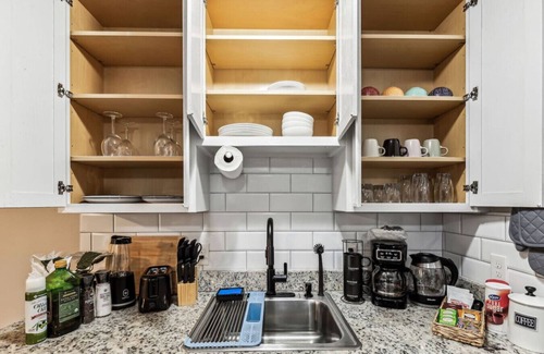 Central Arlington Apartment | AT&T & In the heart of it ALL!