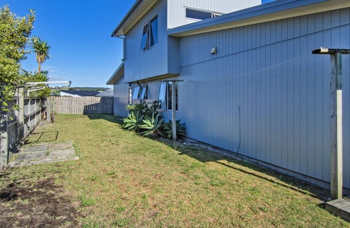 Ruakaka Cottage | AT THE BEACH - RUAKAKA HOLIDAY HOME, family friendly in Waipu