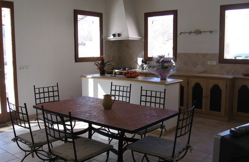 Castellet House | At the foot of the Grand Luberon Sculptor's House