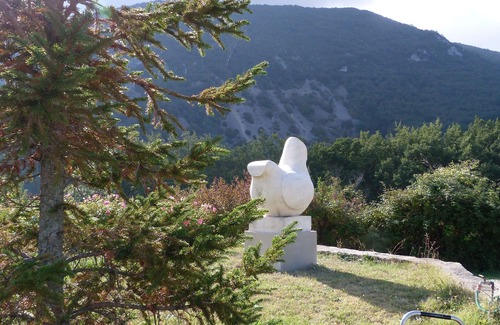 Castellet House | At the foot of the Grand Luberon Sculptor's House