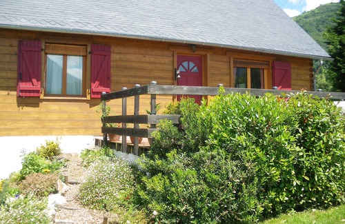 Ayros-Arbouix Ski Chalet | At the foot of the Hautacam massif, wooden chalet for rent
