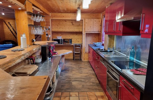 Les Deux Alpes Ski Chalet | At the foot of the slopes, chalet with Sauna, Jacuzzi and indoor swimming pool