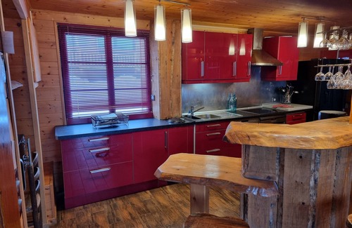 Les Deux Alpes Ski Chalet | At the foot of the slopes, chalet with Sauna, Jacuzzi and indoor swimming pool